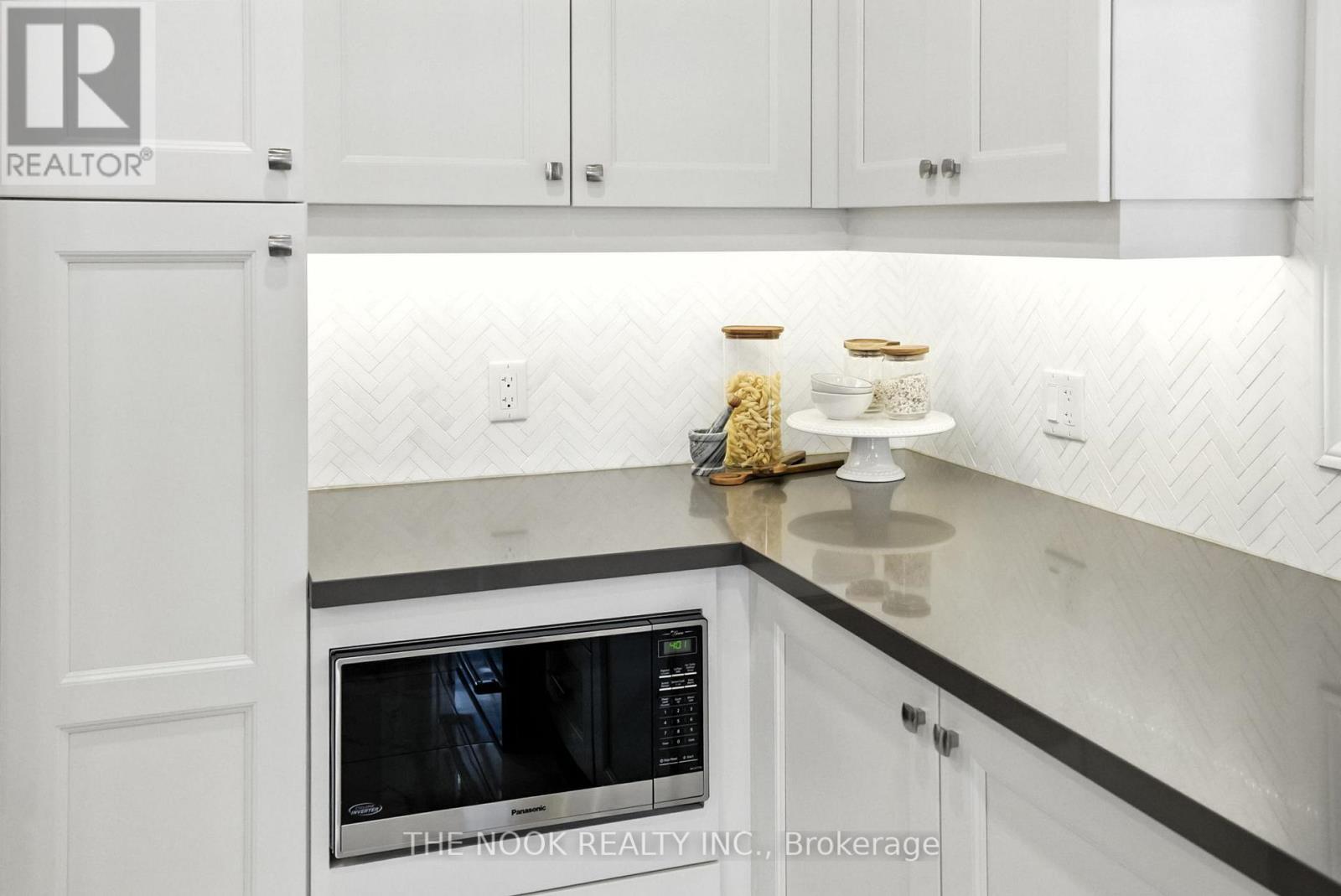 Photo 11 of 207 Crombie Street, Clarington ON