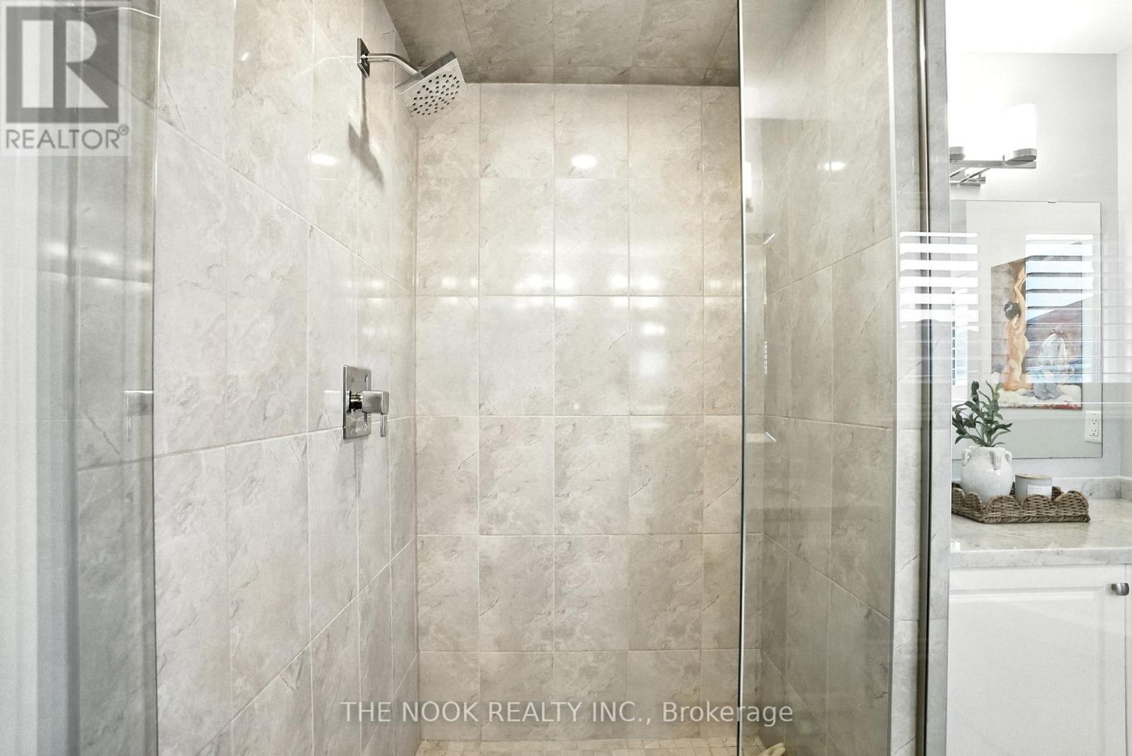 Photo 26 of 207 Crombie Street, Clarington ON