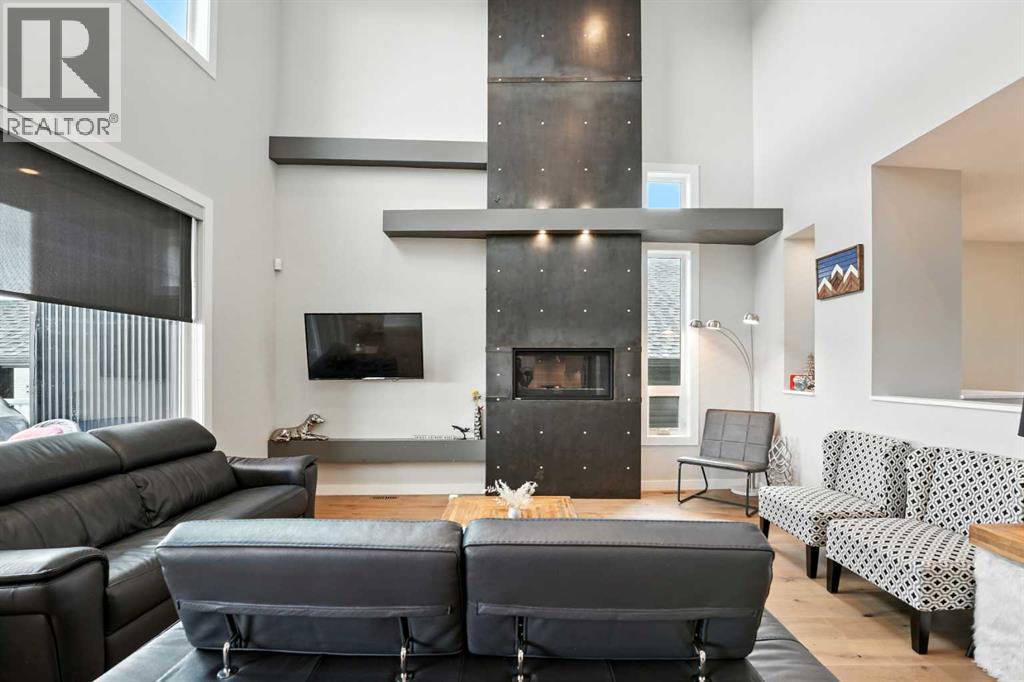 Photo 9 of 102 Longmire Close, Red Deer AB