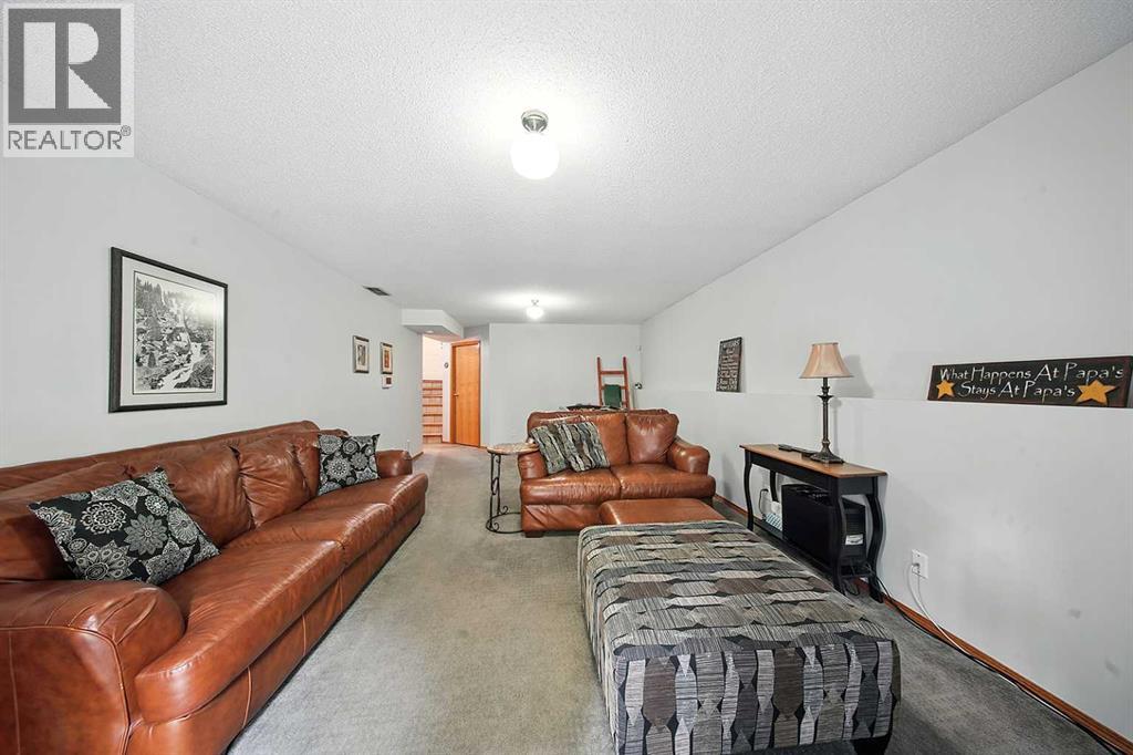 8 Petticoat Lane, Lacombe