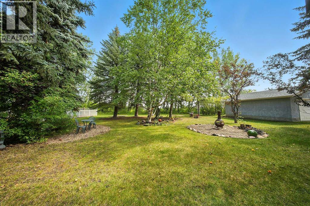 8 Petticoat Lane, Lacombe
