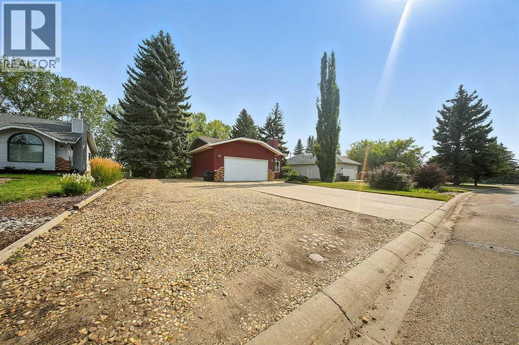 8 Petticoat Lane, Lacombe