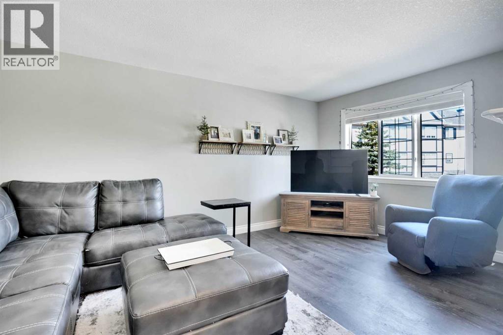 Photo 13 of 54 Cougar Ridge Mews Sw, Calgary AB
