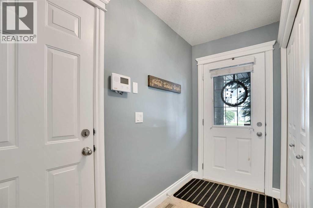 Photo 17 of 54 Cougar Ridge Mews Sw, Calgary AB