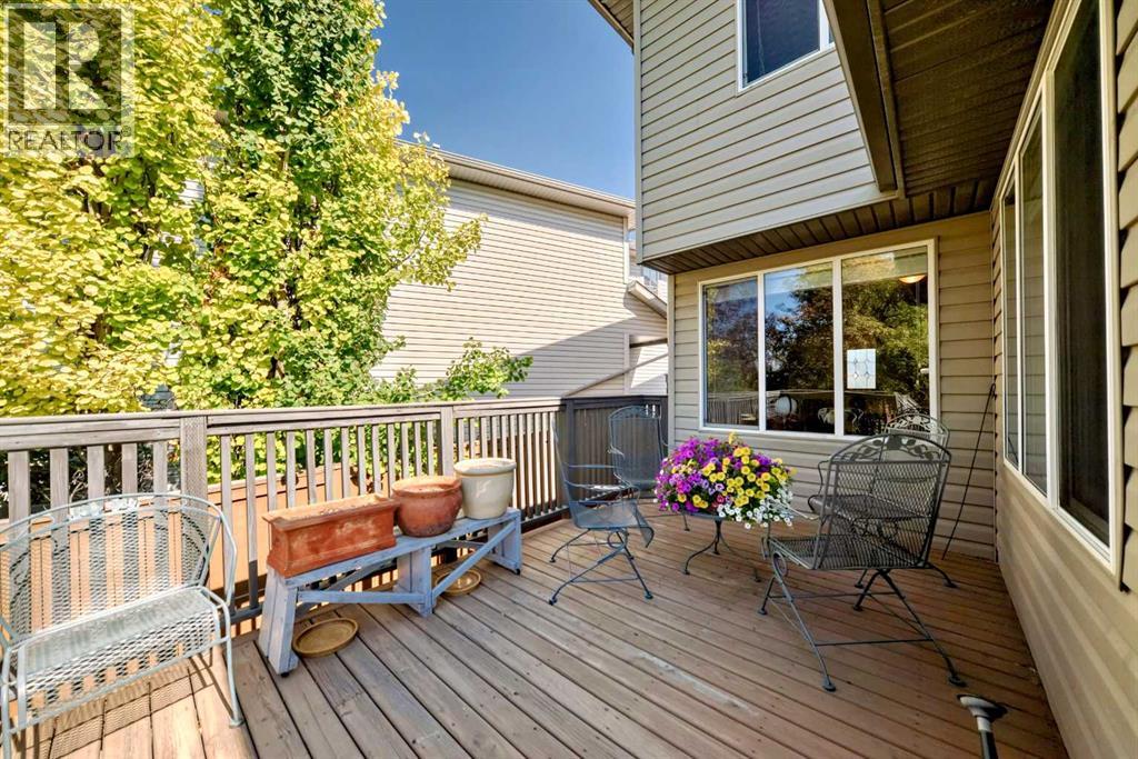 Photo 17 of 108 Weston Manor Sw, Calgary AB