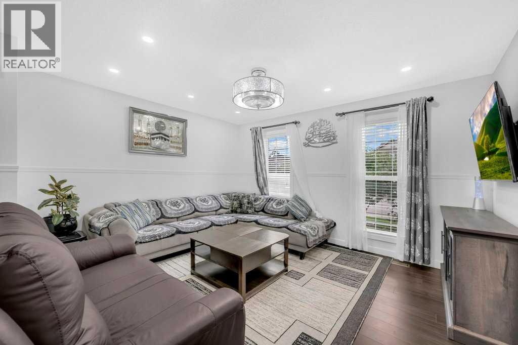 Photo 4 of 2088 Luxstone Boulevard Sw, Airdrie AB