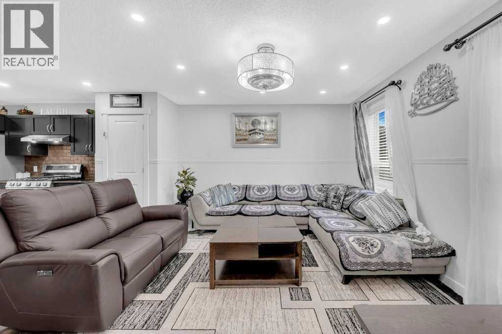 Photo 3 of 2088 Luxstone Boulevard Sw, Airdrie AB