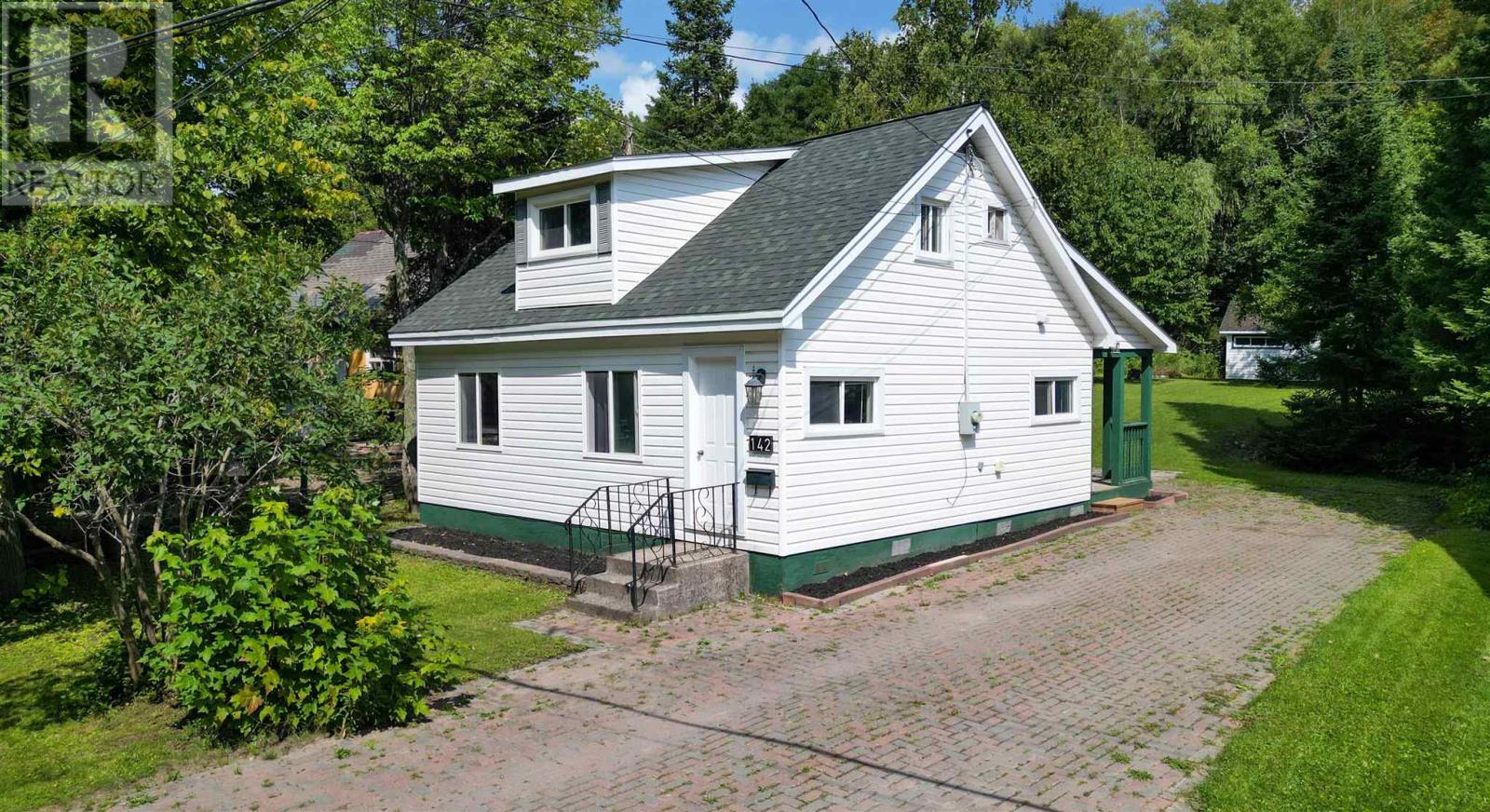 Photo 1 of 142 St Patrick St, Sault Ste Marie ON