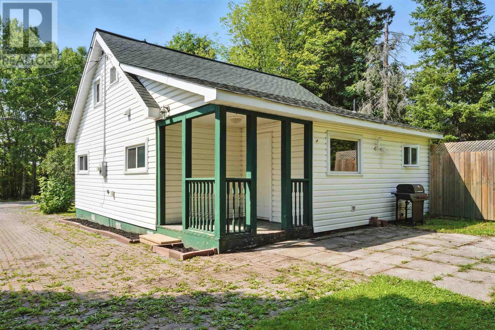 Photo 3 of 142 St Patrick St, Sault Ste Marie ON