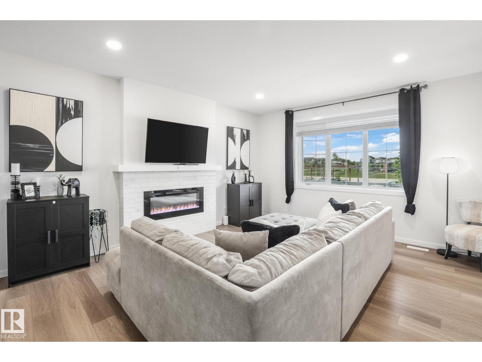 Photo 11 of 7012 54 Av, Beaumont AB