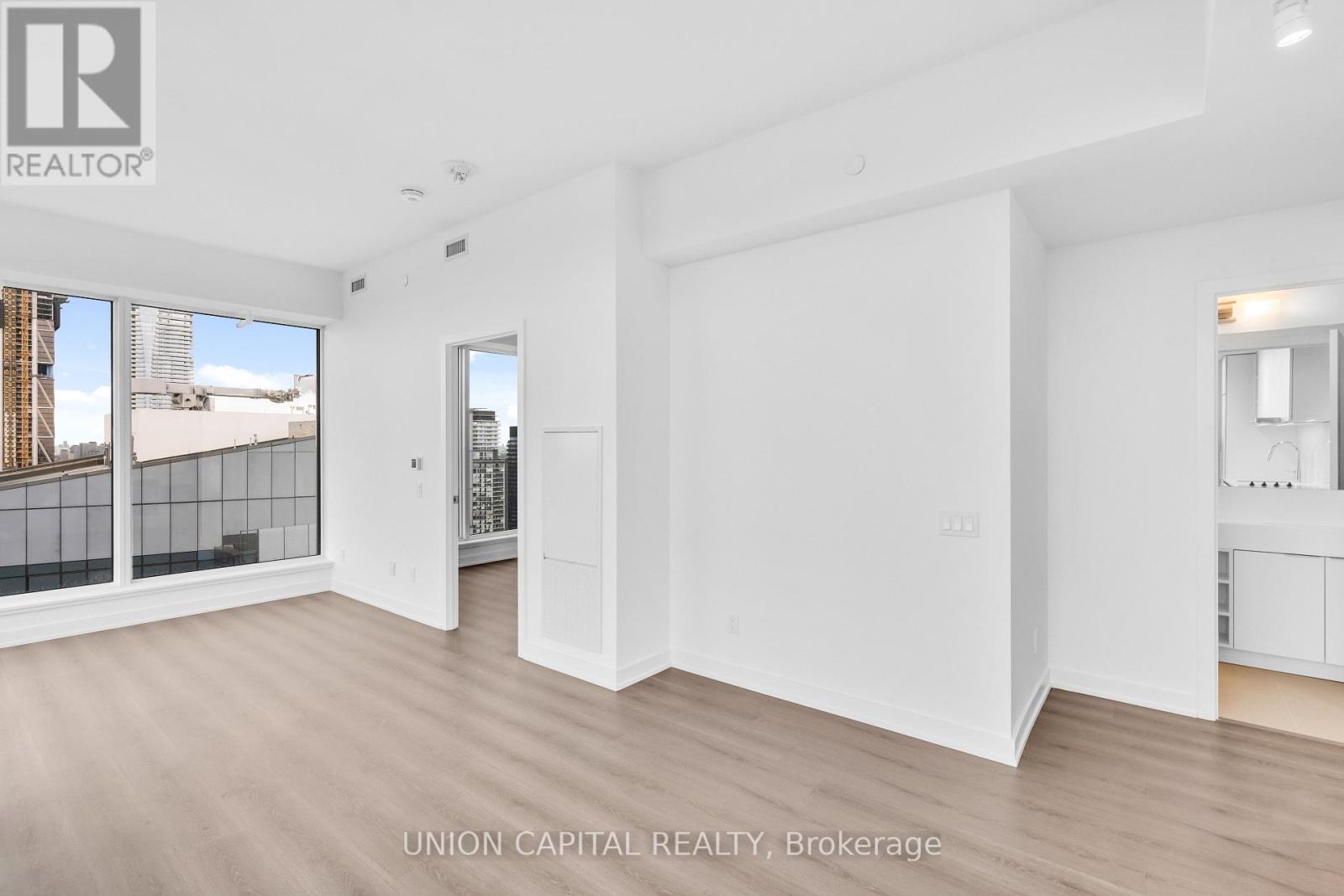 Photo 11 of Lph 02 8 Wellesley St W Street, Toronto ON