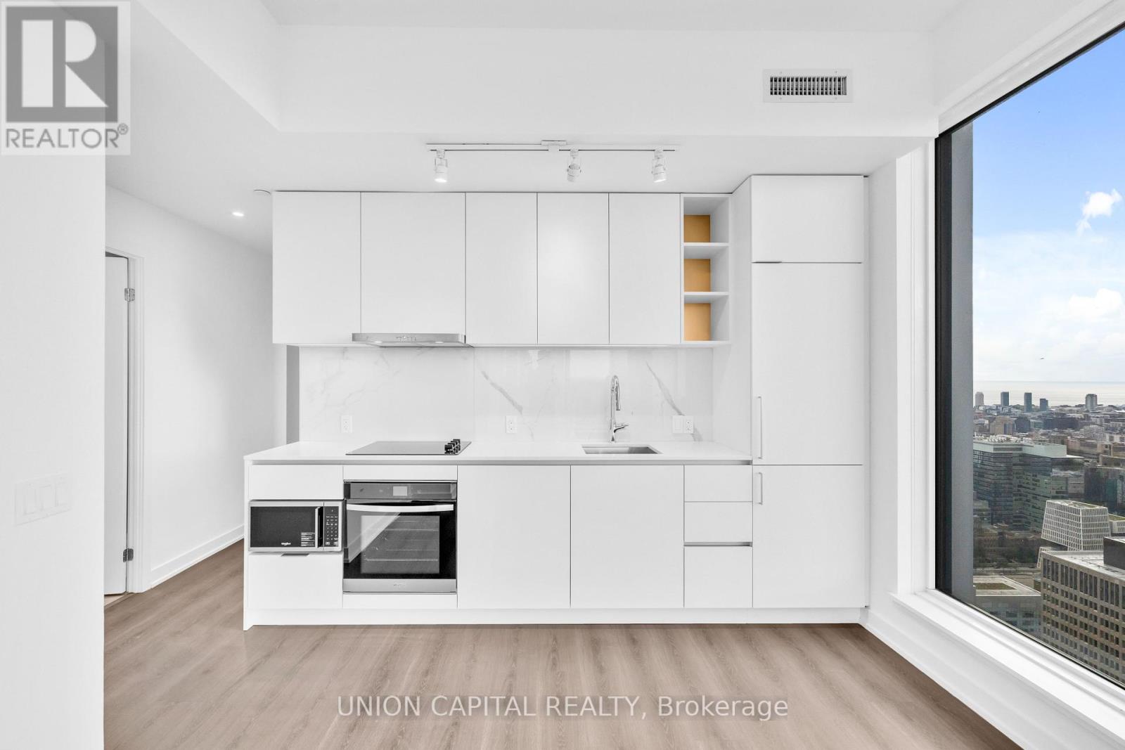 Photo 20 of Lph 02 8 Wellesley St W Street, Toronto ON