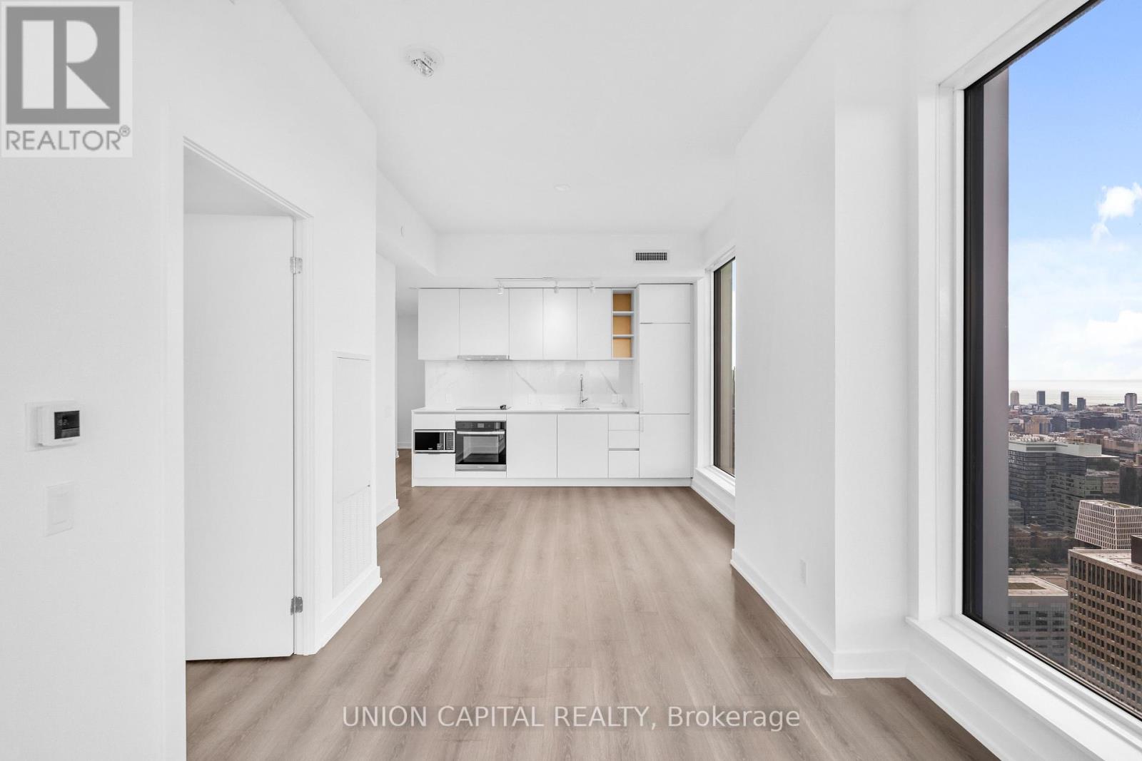 Photo 13 of Lph 02 8 Wellesley St W Street, Toronto ON