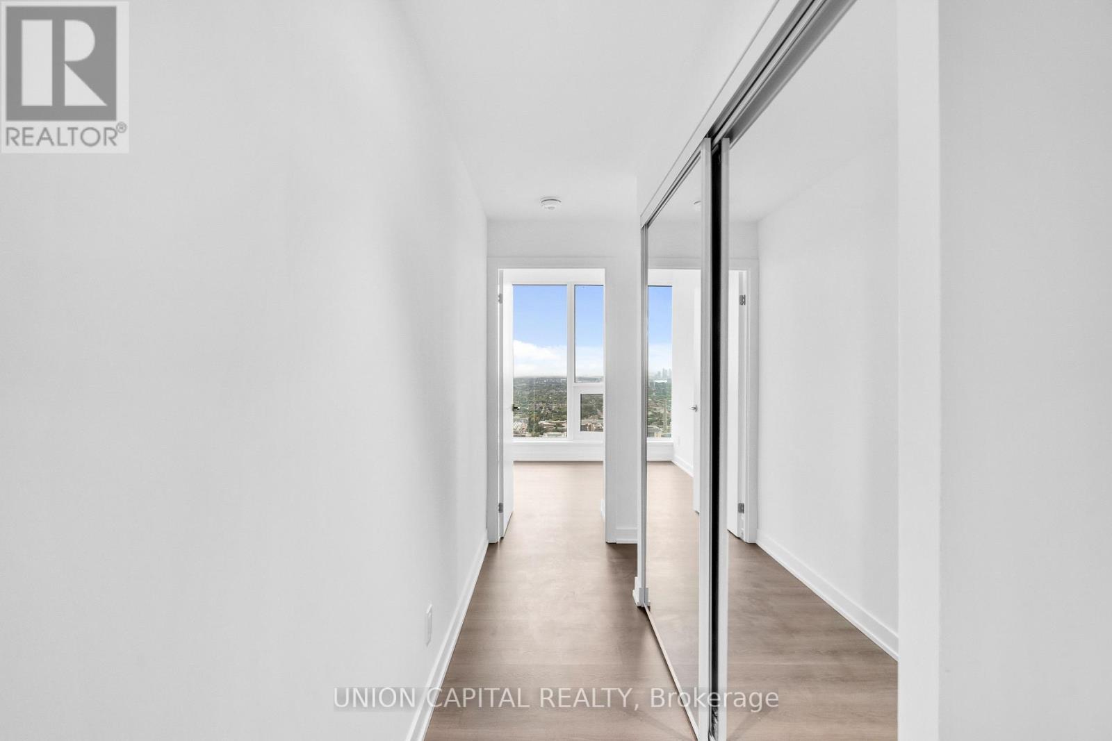 Photo 6 of Lph 02 8 Wellesley St W Street, Toronto ON