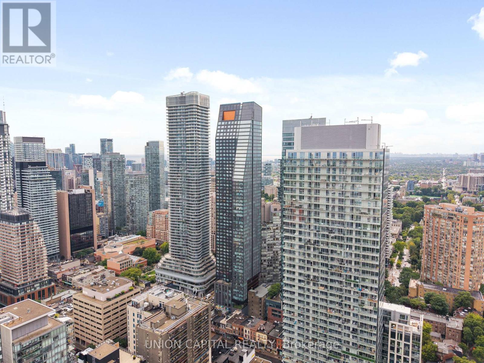 Photo 3 of Lph 02 8 Wellesley St W Street, Toronto ON