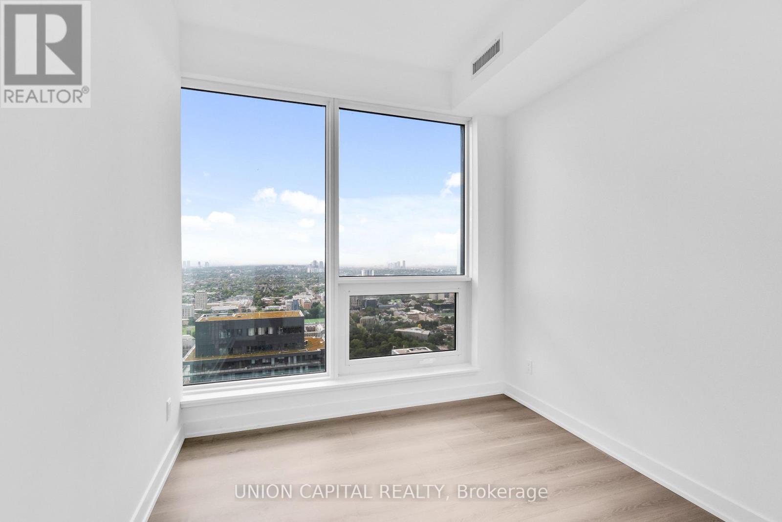 Photo 18 of Lph 02 8 Wellesley St W Street, Toronto ON