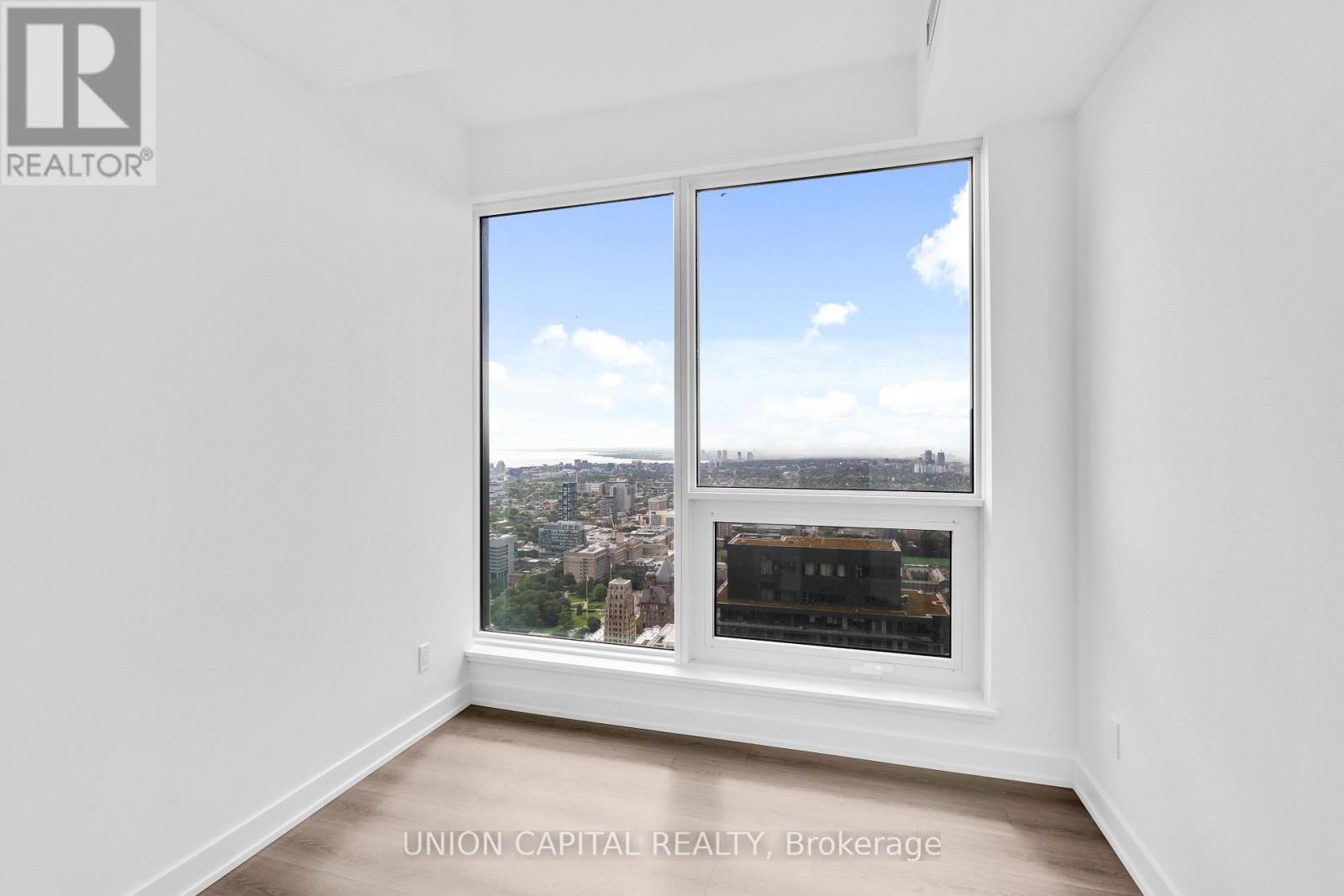 Photo 19 of Lph 02 8 Wellesley St W Street, Toronto ON