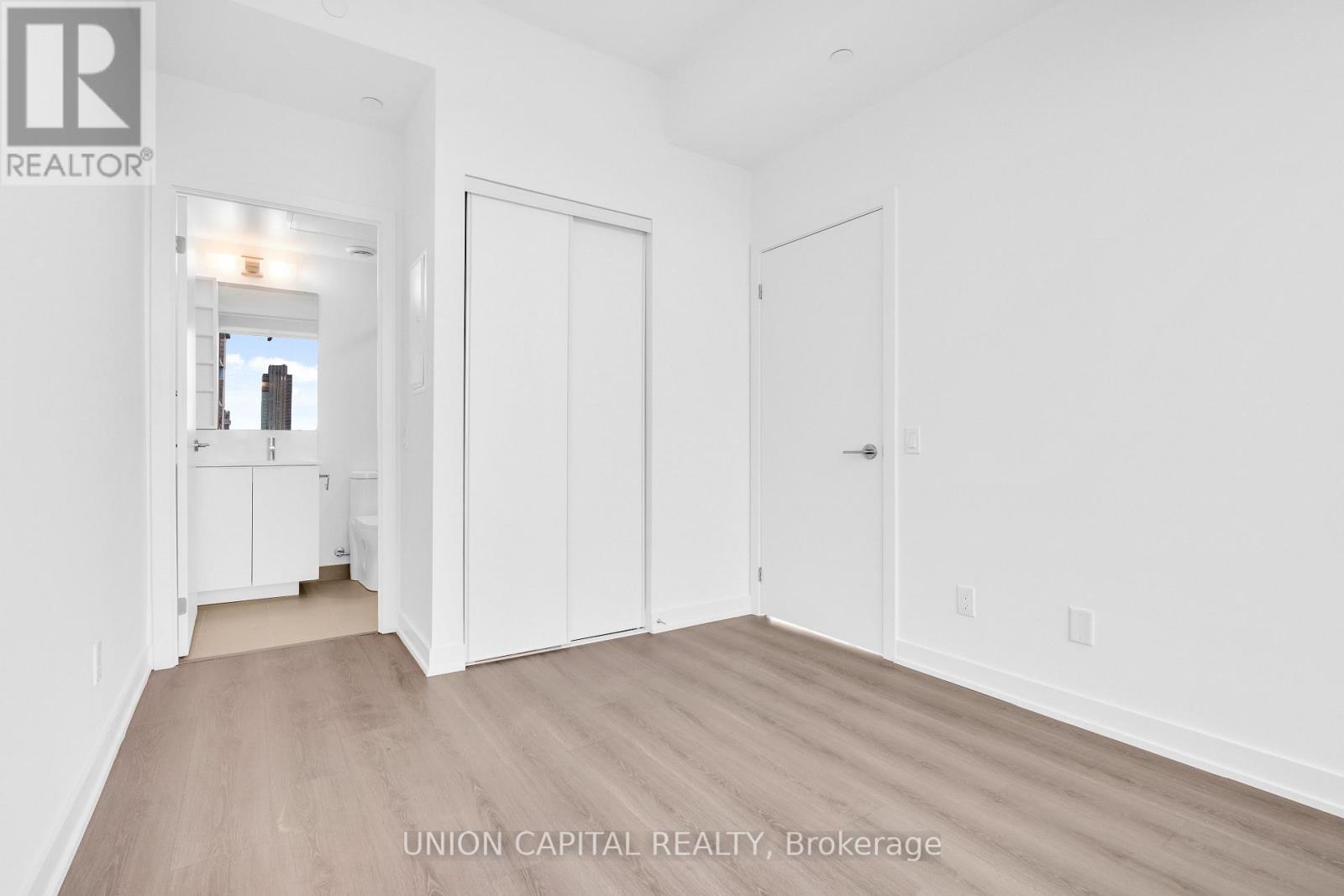 Photo 26 of Lph 02 8 Wellesley St W Street, Toronto ON
