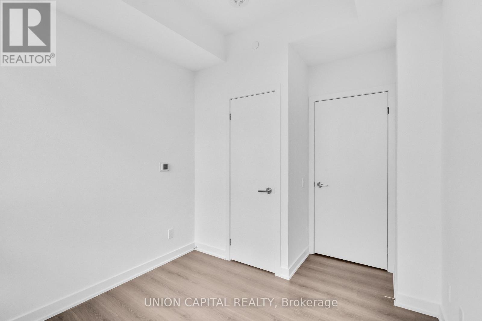 Photo 25 of Lph 02 8 Wellesley St W Street, Toronto ON