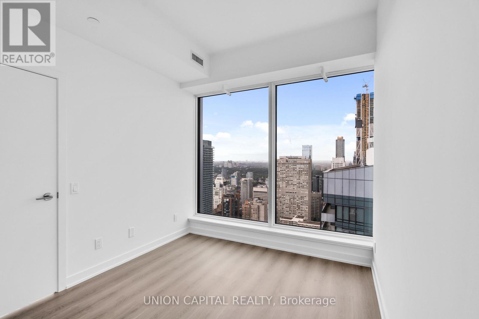 Photo 30 of Lph 02 8 Wellesley St W Street, Toronto ON