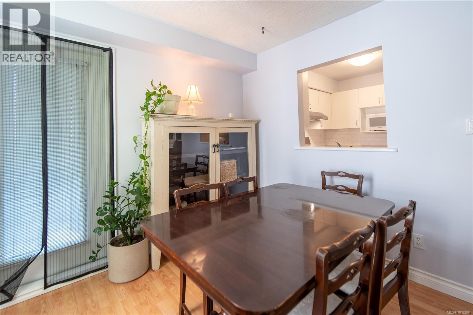 304 832 Fisgard Street, Victoria