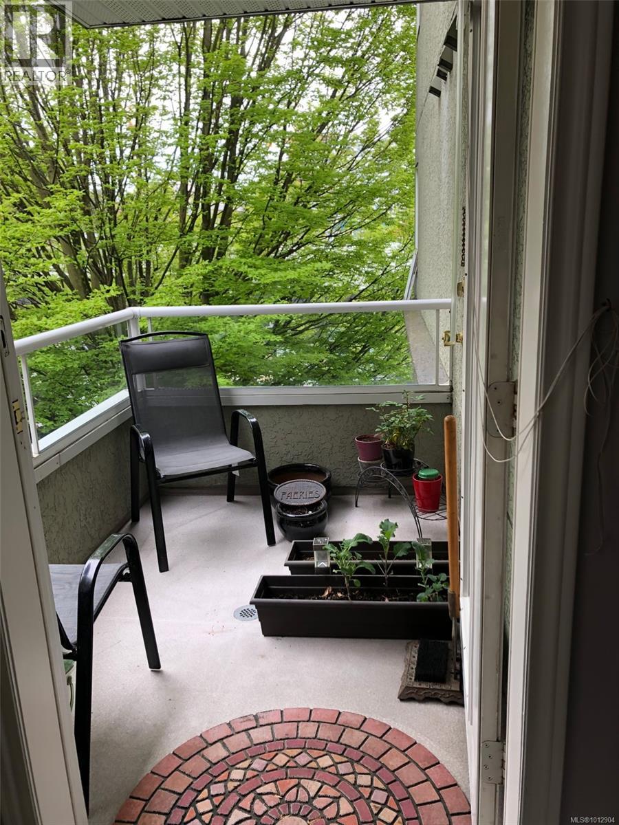304 832 Fisgard Street, Victoria