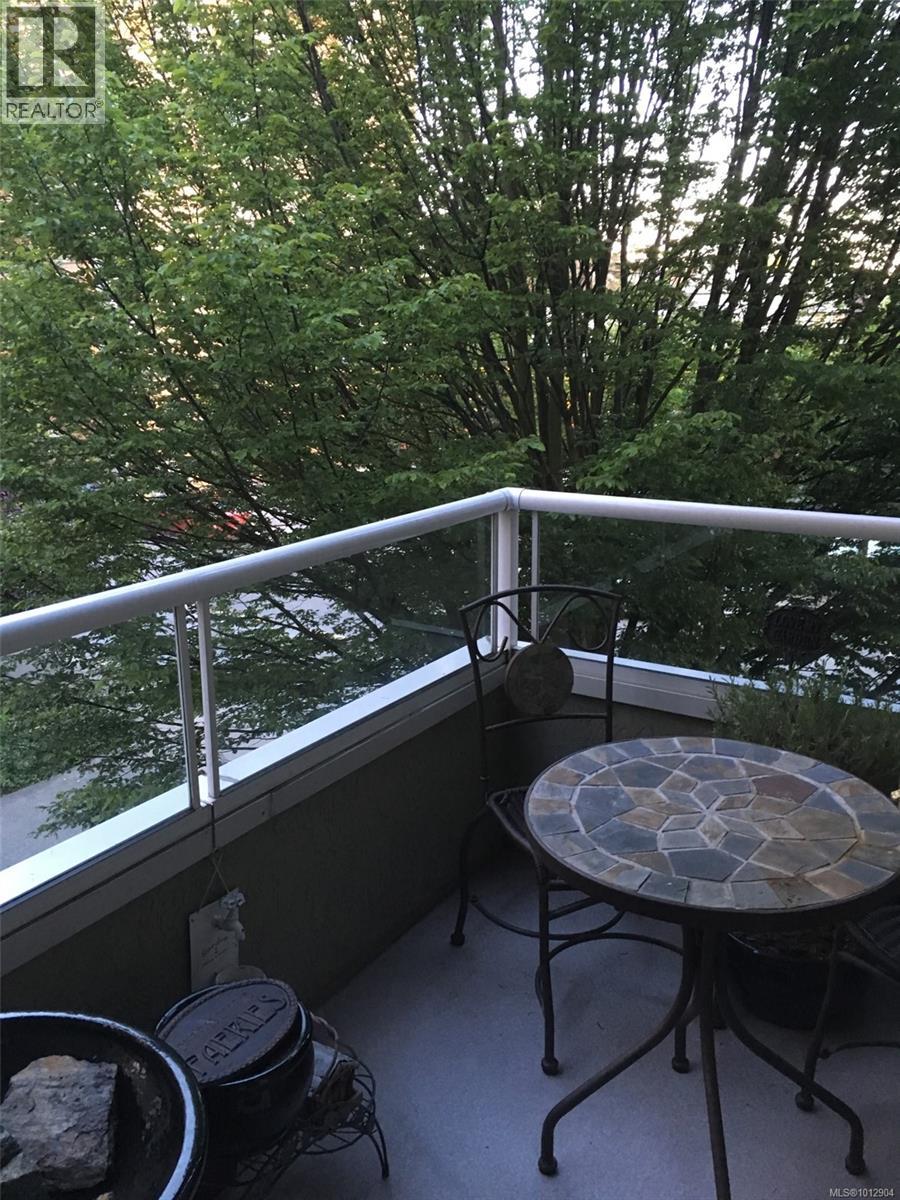 304 832 Fisgard Street, Victoria