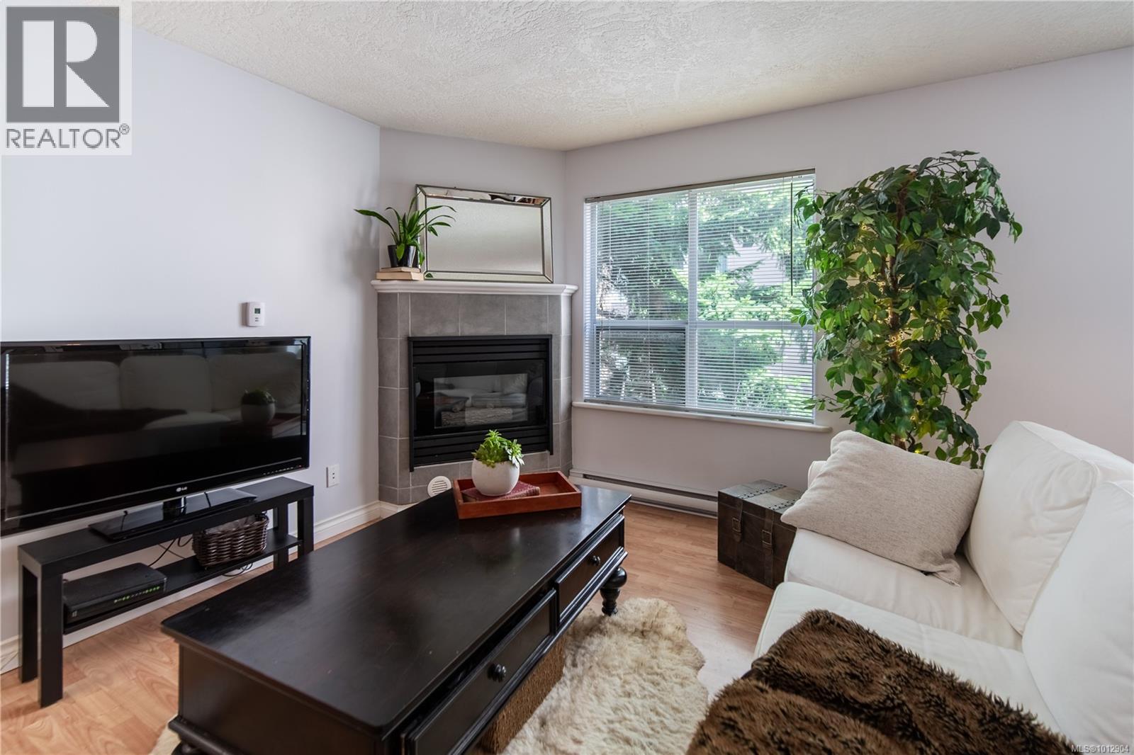 304 832 Fisgard Street, Victoria