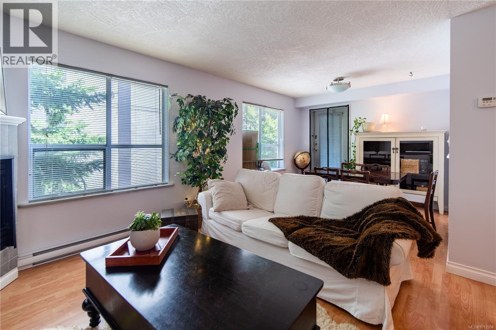 304 832 Fisgard Street, Victoria