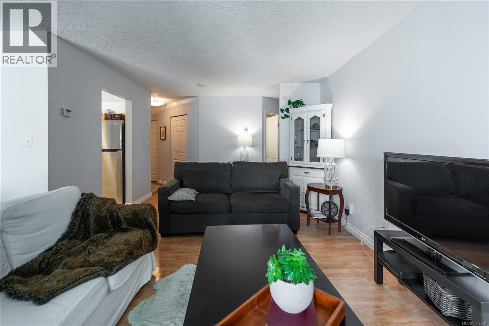 304 832 Fisgard Street, Victoria