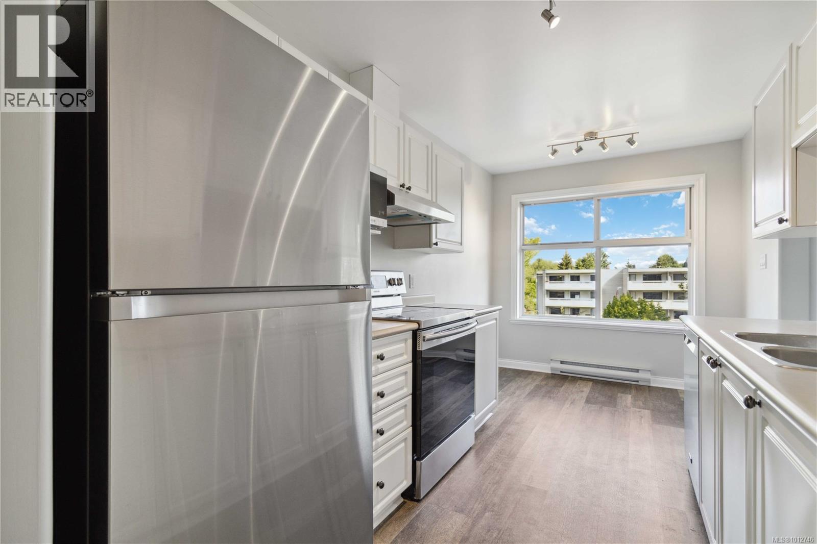 Photo 19 of 406 1580 Christmas Ave, Saanich BC