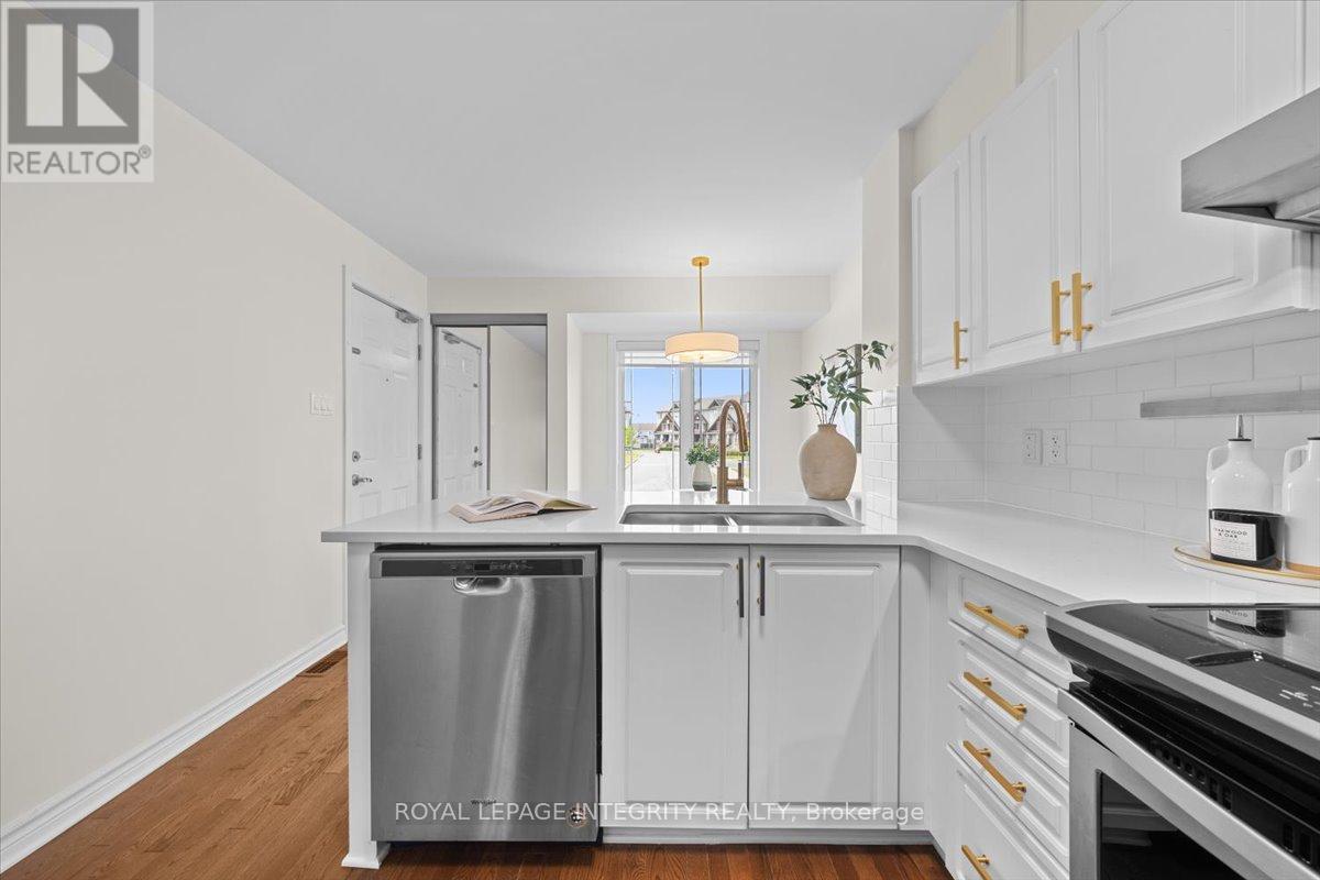 Photo 11 of 732 Lakeridge Drive, Ottawa ON