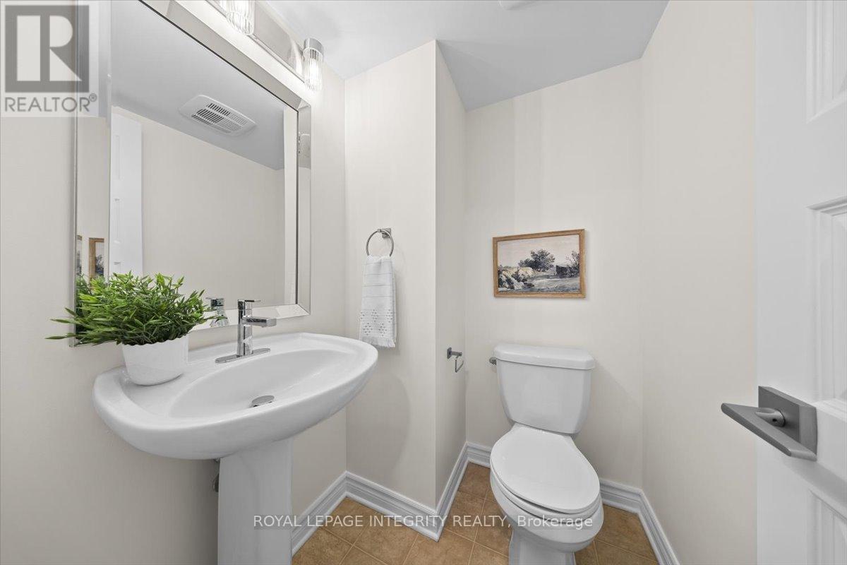 Photo 13 of 732 Lakeridge Drive, Ottawa ON