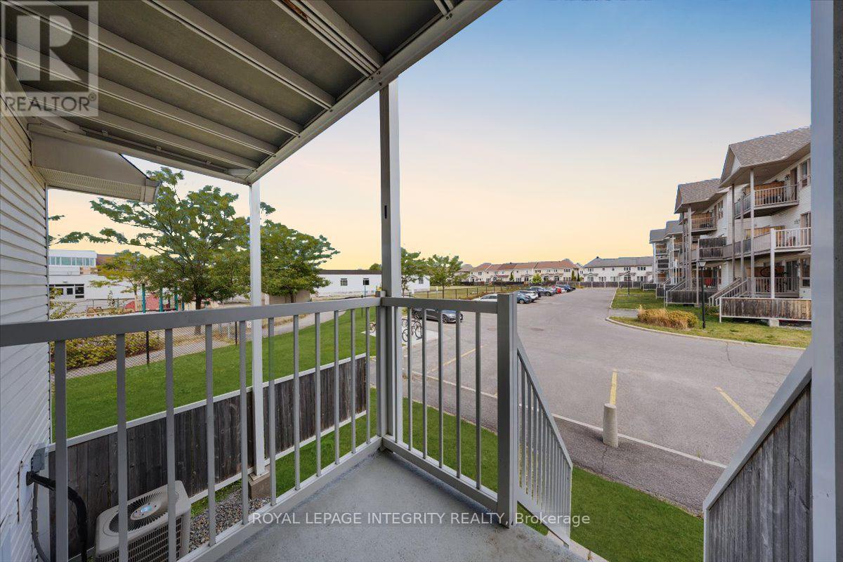 Photo 31 of 732 Lakeridge Drive, Ottawa ON