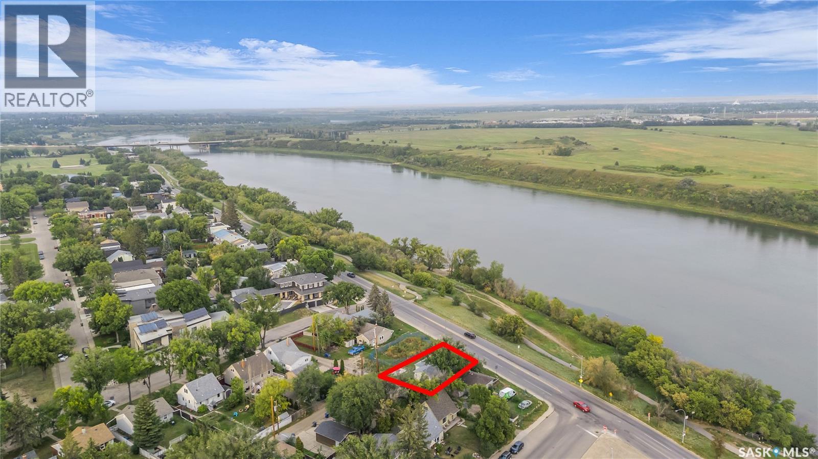 Photo 5 of 1203 Spadina Crescent E, Saskatoon SK
