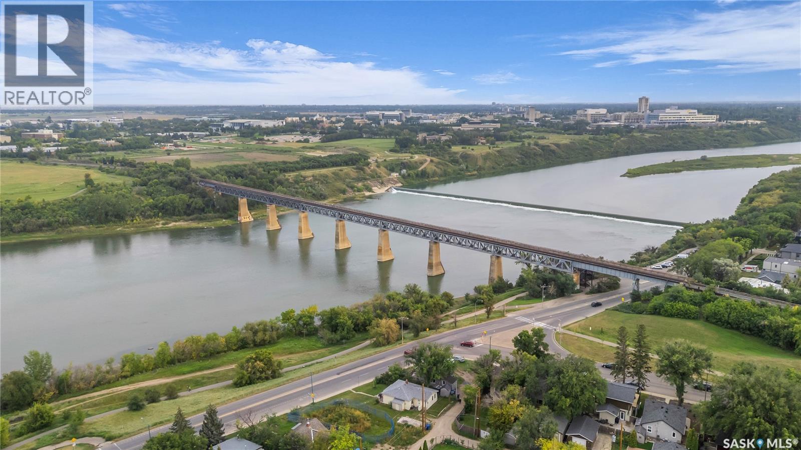 Photo 10 of 1203 Spadina Crescent E, Saskatoon SK