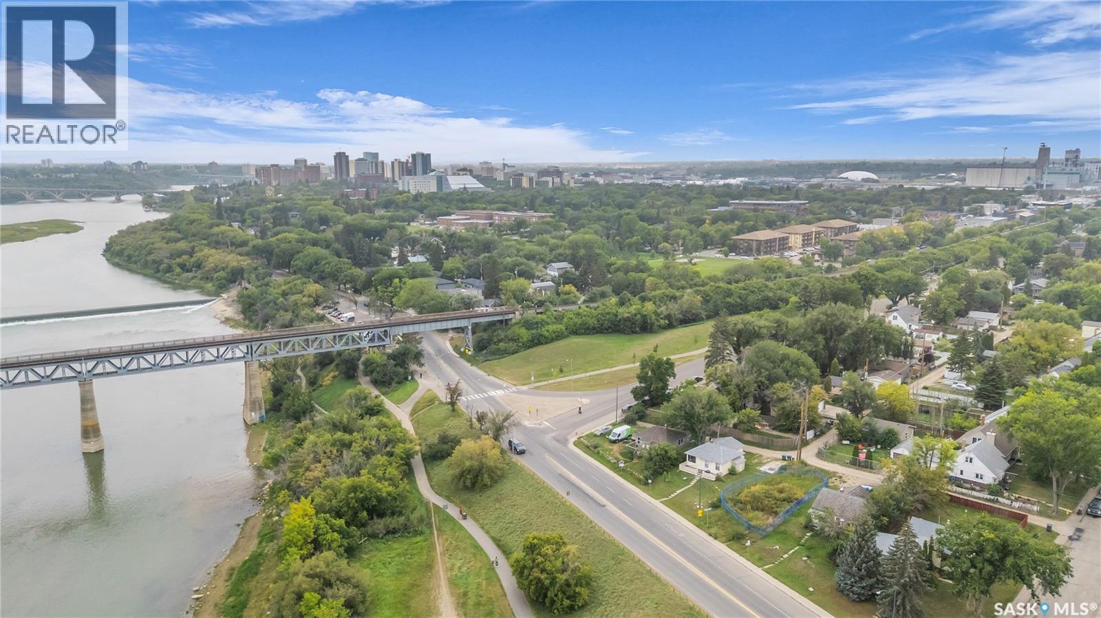 Photo 8 of 1203 Spadina Crescent E, Saskatoon SK