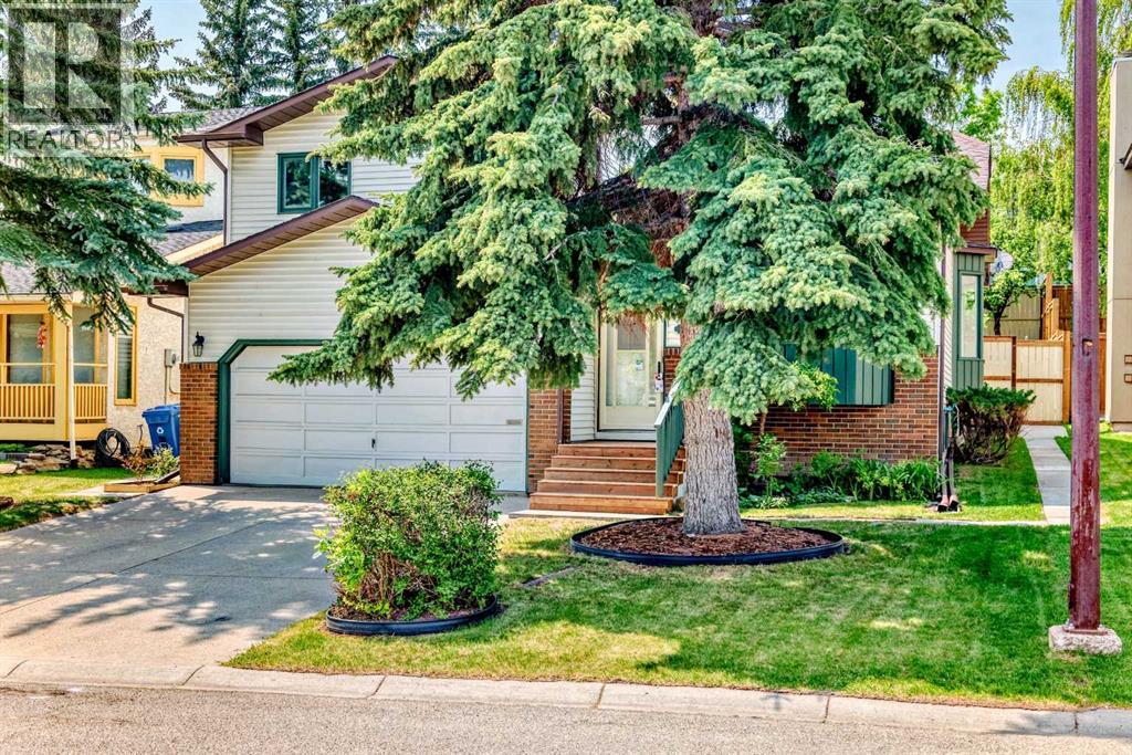 Photo 2 of 139 Stratton Crescent Sw, Calgary AB