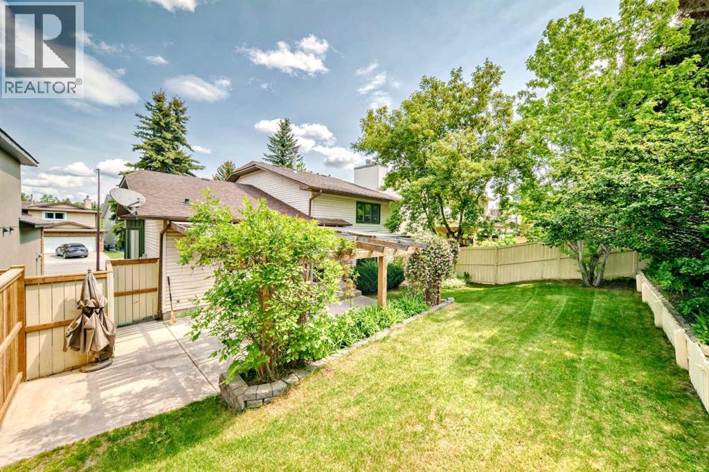 Photo 36 of 139 Stratton Crescent Sw, Calgary AB