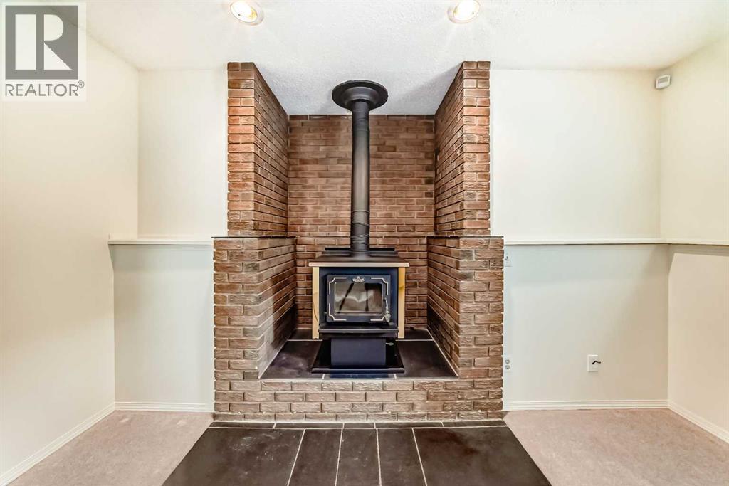 Photo 21 of 139 Stratton Crescent Sw, Calgary AB