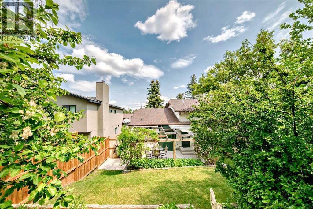 Photo 35 of 139 Stratton Crescent Sw, Calgary AB