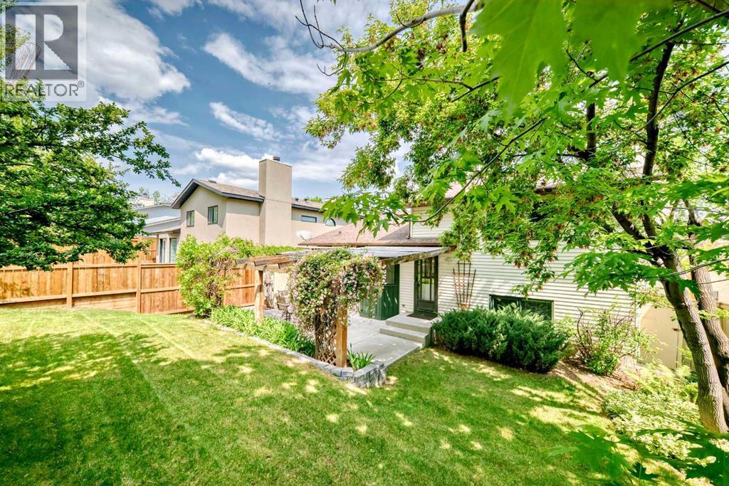 Photo 33 of 139 Stratton Crescent Sw, Calgary AB