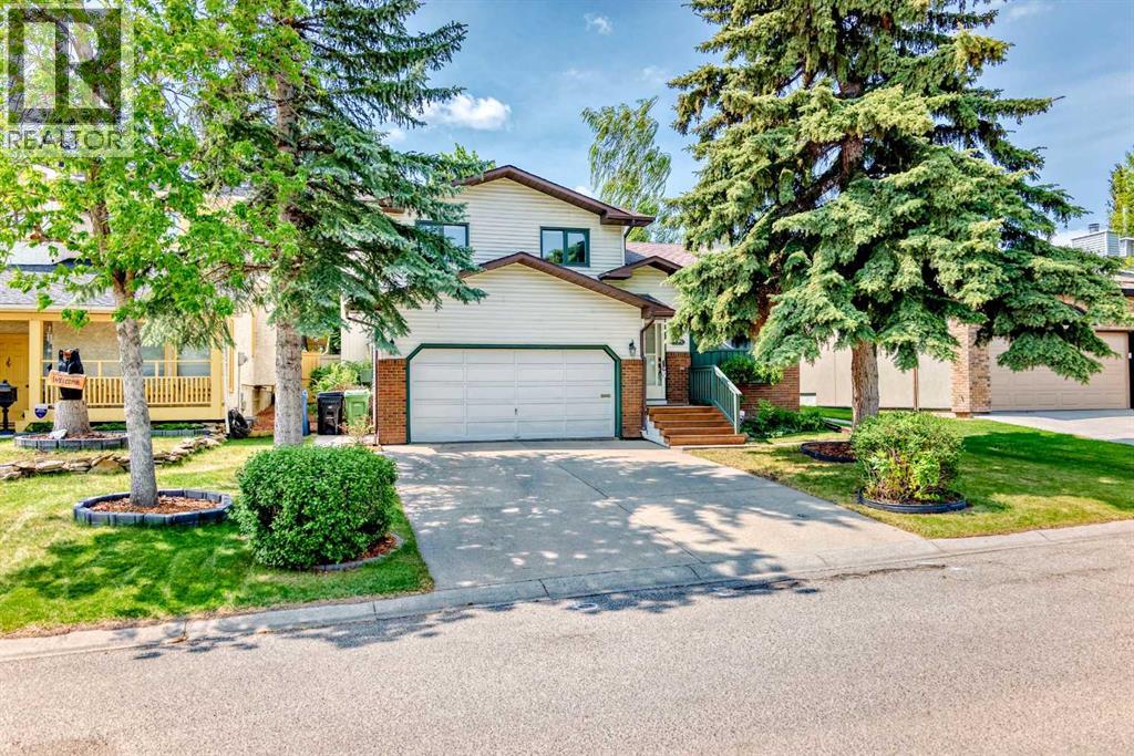 Photo 37 of 139 Stratton Crescent Sw, Calgary AB
