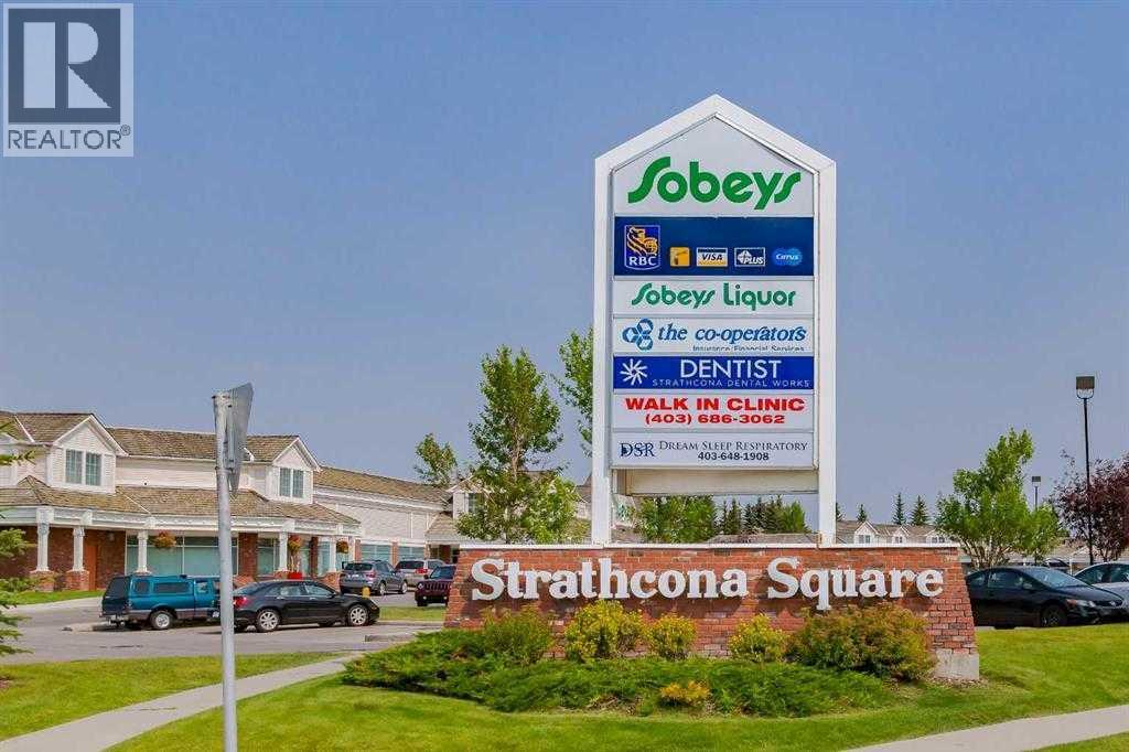 Photo 39 of 139 Stratton Crescent Sw, Calgary AB