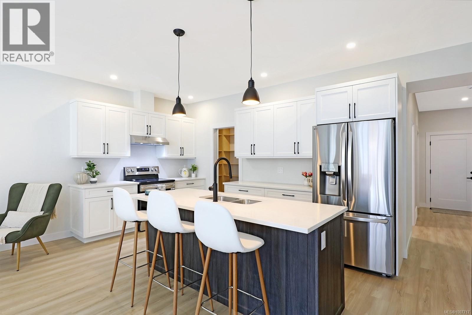 Photo 1 of 29 1505 Croation Rd, Campbell River BC