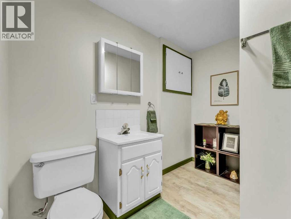 Photo 33 of 48 Strong Avenue Se, Medicine Hat AB