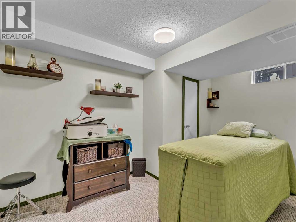 Photo 32 of 48 Strong Avenue Se, Medicine Hat AB