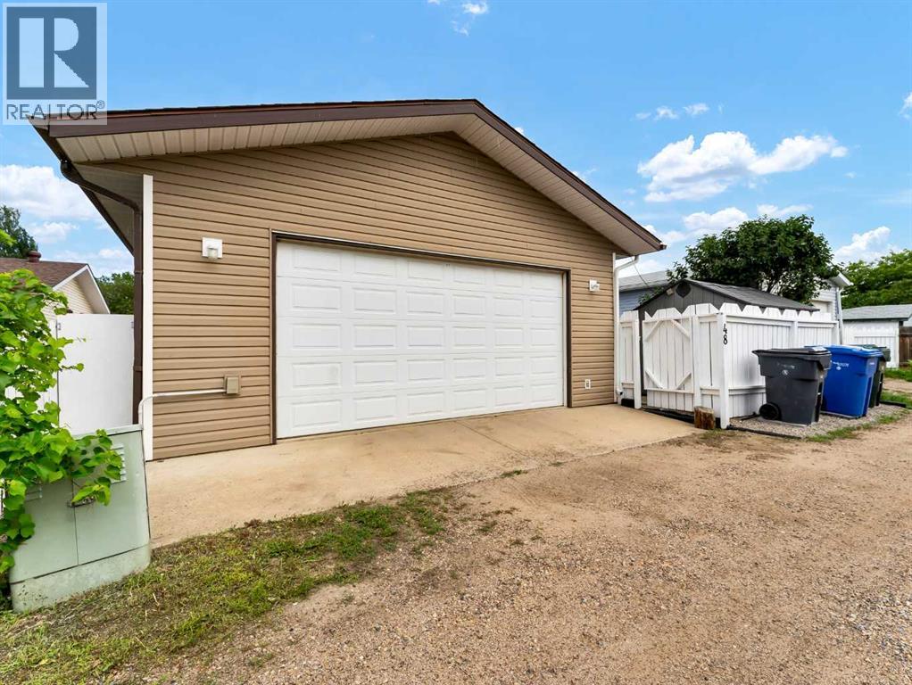 Photo 46 of 48 Strong Avenue Se, Medicine Hat AB