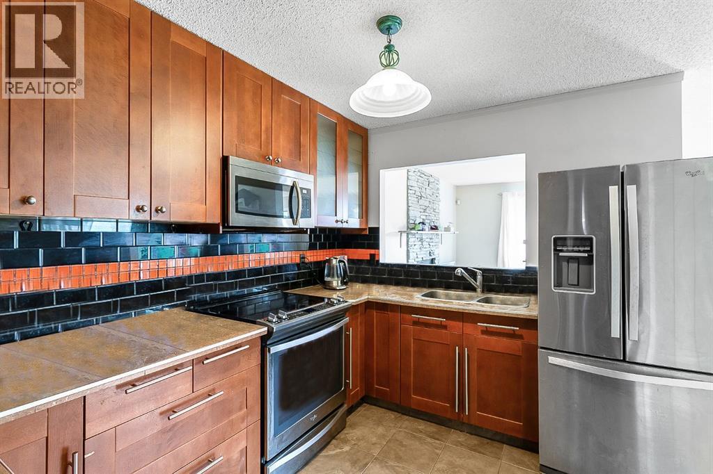 Photo 14 of 39 Edgeburn Crescent Nw, Calgary AB