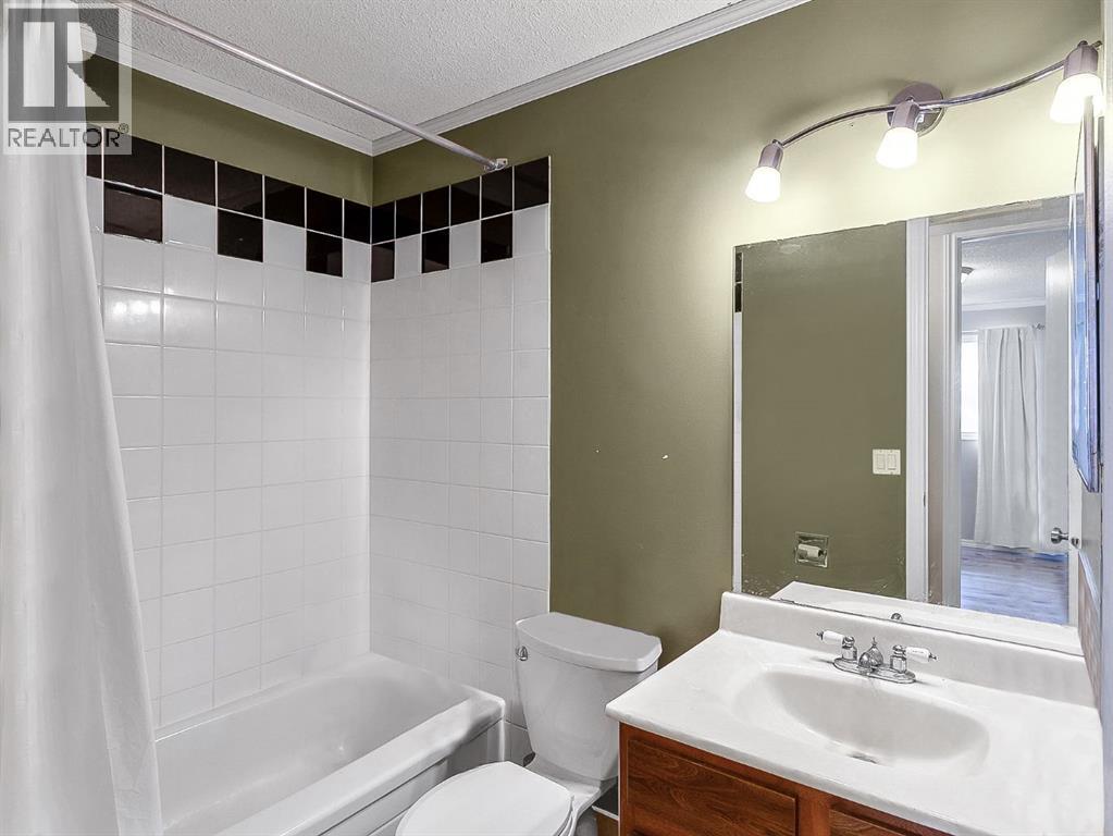 Photo 22 of 39 Edgeburn Crescent Nw, Calgary AB